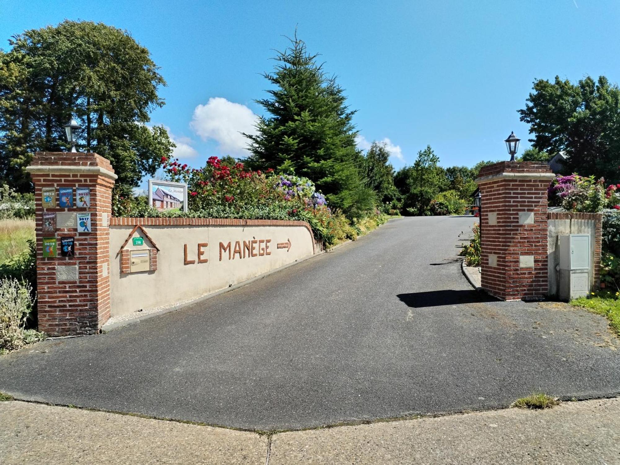 Hotel Le Manege Gite L'Eglise Sainte-Marie-au-Bosc Esterno foto